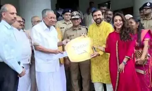 മുഖ്യമന്ത്രിയും ഉണ്ണിക്കൃഷ്ണന്‍ പോറ്റിയും ഒരുമിച്ചുള്ള ദൃശ്യങ്ങൾ പുറത്ത്