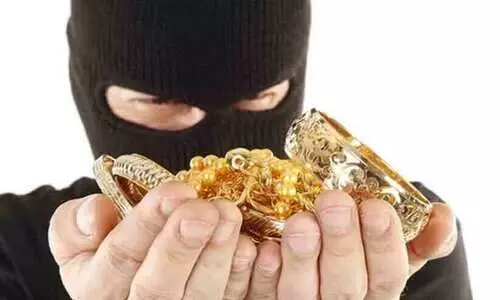 ക്രിസ്മസ് രാത്രി വീട്ടുകാര്‍ പള്ളിയിൽ പോയി; തിരുവനന്തപുരത്ത് വീട് കുത്തിത്തുറന്ന് 71 പവൻ സ്വർണം കവർന്നു