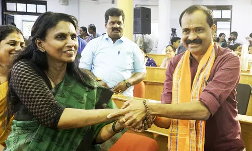 r sreelekha-VV Ragesh