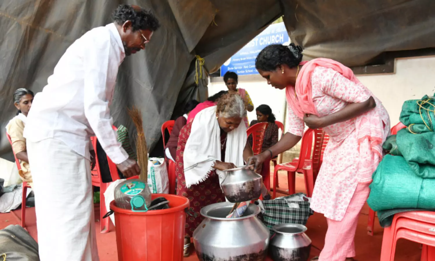 ഭൂസമരം അവസാനിപ്പിച്ച് ആദിവാസികൾ, ഇനി നിയമ പോരാട്ടം