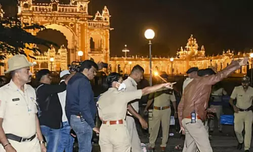 മൈസൂരു കൊട്ടാരം കവാടത്തിന് മുന്നിൽ സ്ഫോടനം; ഒരാൾക്ക് ദാരുണാന്ത്യം