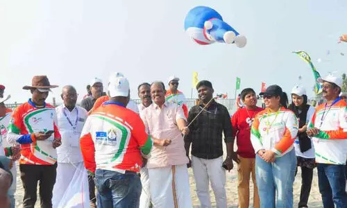 ബേപ്പൂര്‍ ജലമേള; ആകാശ വിസ്മയമായി പട്ടം പറത്തൽ