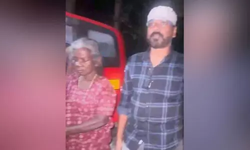 രാത്രി വഴിതെറ്റി കാട്ടിലലഞ്ഞ ആദിവാസി വയോധികക്ക് സാമൂഹിക പ്രവര്‍ത്തകര്‍ രക്ഷകരായി