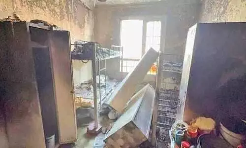 ഫ​ർ​വാ​നി​യ​യി​ൽ അ​പ്പാ​ർ​ട്ട്മെ​ന്റി​ൽ തീ​പി​ടി​ച്ച് ഒ​രു മ​ര​ണം; നാ​ലു​പേ​ർ​ക്ക് പ​രി​ക്ക്