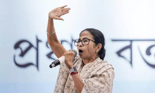 ‘ബംഗാളി സംസാരിക്കുന്നവർക്കെതിരായ ക്രൂരമായ അടിച്ചമർത്തലിനെയും അക്രമത്തെയും ശക്തമായി അപലപിക്കുന്നു’; ബംഗാൾ പൊലീസിനെ ഒഡിഷയിലേക്കയച്ച് മമത