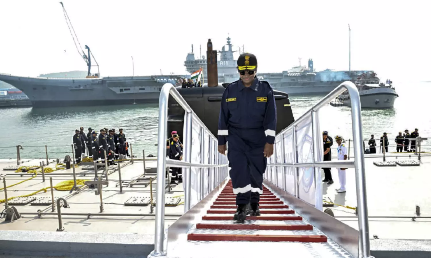 നാവികസേന അന്തർവാഹിനിയിൽ യാത്രചെയ്ത് രാഷ്ട്രപതി