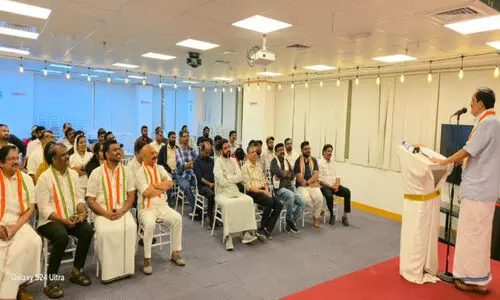 കെ. ​ക​രു​ണാ​ക​ര​ൻ കേ​ര​ള​ത്തി​ന്‍റെ ഏ​ക ലീ​ഡ​ർ -ടി.​വി. ച​ന്ദ്ര​മോ​ഹ​ൻ