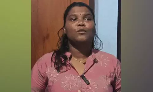 നാടൻ പാട്ടുകൾ പാടി ശ്രദ്ധേയയായി ഗോത്ര യുവതി