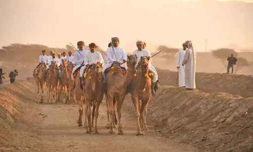 സ​ന്ദ​ർ​ശ​ക​ർ​ക്ക് വി​രു​ന്നേ​കി ഒ​ട്ട​ക മ​ത്സ​ര​ങ്ങ​ൾ സ​ജീ​വം
