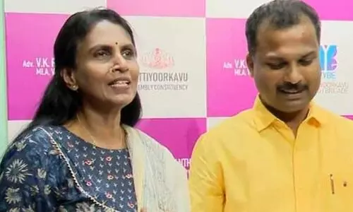 എം.എൽ.എക്ക് മണ്ഡലത്തിൽ എവിടെ വേണമെങ്കിലും കെട്ടിടം കിട്ടുമല്ലോ? ഓഫിസിലെത്തി പ്രശാന്തിനെ കണ്ട് ആർ. ശ്രീലേഖ