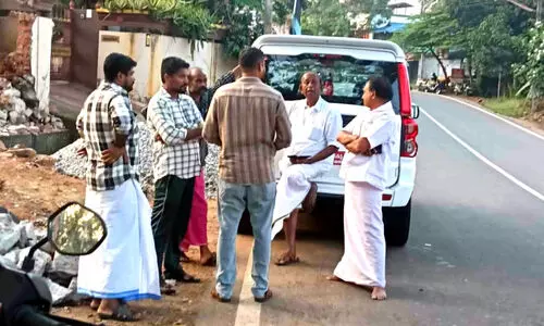 അധികാരമേറ്റ ഉടനെ വാഹനം നൽകിയില്ല; പഞ്ചായത്ത് വാഹനം റോഡിൽ തടഞ്ഞ് പ്രസിഡന്റ്‌