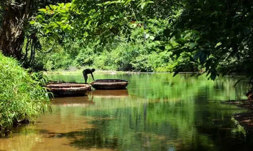 കാടിന്റെ മൗനത്തിലൊരു ‘കുട്ടവഞ്ചി സവാരി’