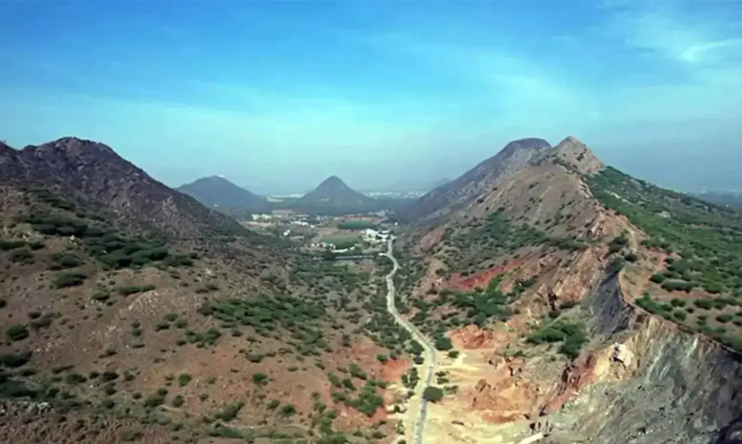 അരാവലി പുനഃർനിർവചനം കുന്നുകളെ ഖനനത്തിനു മാത്രമല്ല, റിയൽ എസ്റ്റേറ്റിനും തുറന്നുകൊടുക്കും -മുൻ പരിസ്ഥിതി മന്ത്രി ജയറാം രമേശ്