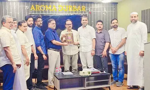 ഡോ. ​ക​ക്കാ​ട്ട് ഉ​സ്മാ​ന് സ്വീ​ക​ര​ണം