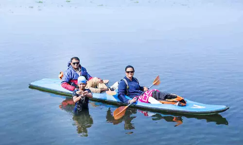 കൈകൾ ബന്ധിച്ച് വേമ്പനാട്ടു കായൽ 11 കിലോമീറ്റർ നീന്തിക്കടന്ന് ഏഴാം ക്ലാസ്സുകാരൻ