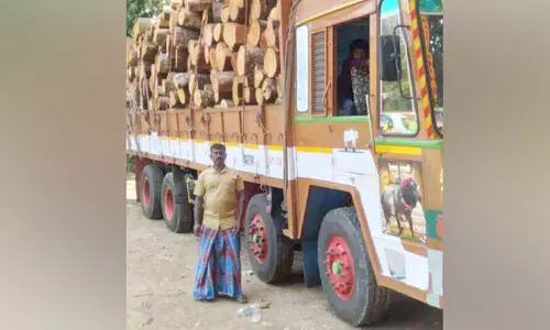 തേക്കിൻതടി കടത്താൻ ശ്രമം: രണ്ടുപേർ പിടിയിൽ