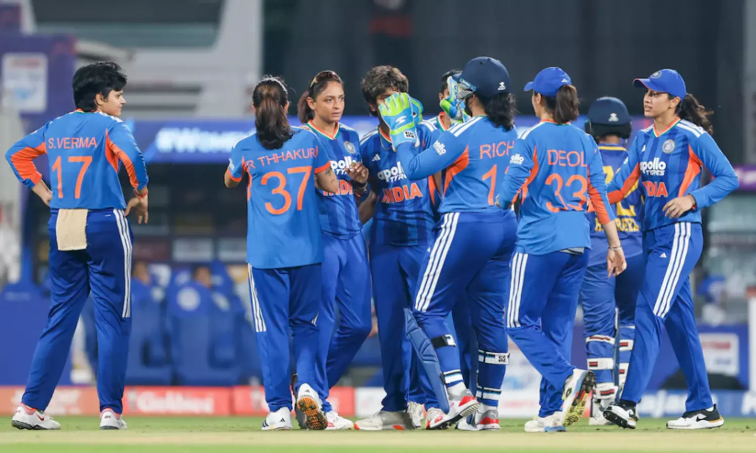 തൂത്തുവാരി ഇന്ത്യൻ വനിതകൾ (5-0); ലങ്കക്കെതിരെ 15 റൺസ് ജയം, ഇന്ത്യക്കായി പന്തെറിഞ്ഞവർക്കെല്ലാം വിക്കറ്റ്