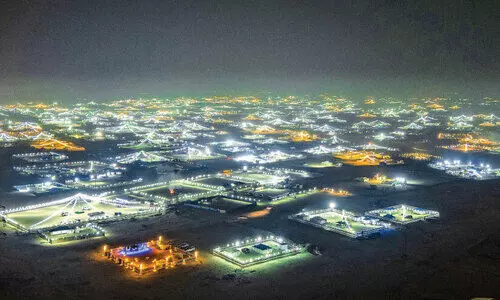 മ​രു​ഭൂ​മി​യി​ൽ സു​ന്ദ​ര കാ​ഴ്ച​ക​ൾ ഒ​രു​ക്കി ത​മ്പു​ക​ൾ