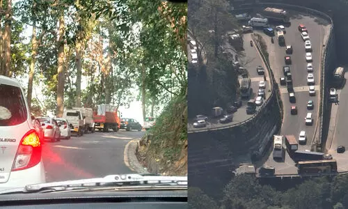 കുരുക്കിൽ അടിതെറ്റി വയനാട്