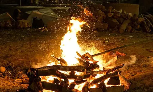 വൃക്ക രോഗത്താൽ മരിച്ച 40കാരന്‍റെ സംസ്കാരത്തിന് ആളില്ല, എല്ലാം ആചാരപ്രകാരം നടത്തി മുസ്‌ലിം യുവാവും സുഹൃത്തുക്കളും; ബന്ധുക്കൾക്ക് മൂന്ന് ദിവസം ഭക്ഷണവും