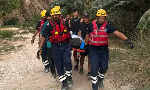വാദി ഷാബിൽ പരിക്കേറ്റ വനിതാ സഞ്ചാരിയെ രക്ഷപ്പെടുത്തി