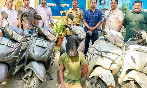 പെൺകുട്ടികളെ ആകർഷിക്കണം, കാശുണ്ടെന്ന് കാണിക്കണം; റീൽസെടുക്കാൻ ബൈക്കുകൾ മോഷ്ടിക്കുന്ന 18കാരൻ പിടിയിൽ