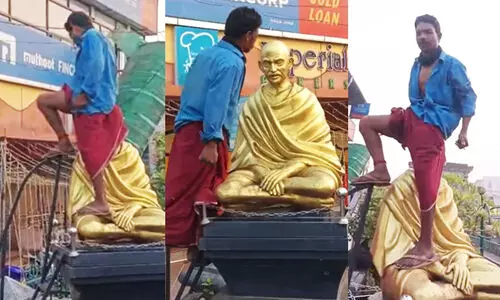 gandhi statue attack gandhi statue attack