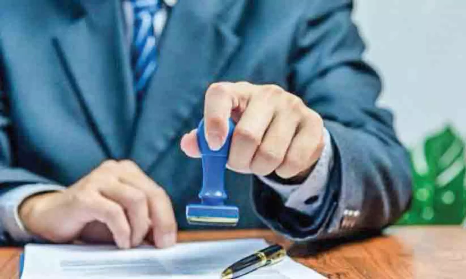 താ​മ​സ നി​യ​മ​ലം​ഘ​നം; ക​ന​ത്ത പി​ഴ ഒ​ടു​ക്കേ​ണ്ടി​വ​രും