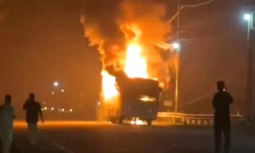 മലപ്പുറത്തുനിന്നും ഗവിയിലേക്ക് വന്ന കെ.എസ്.ആർ.ടി.സി ബസിൽ തീപിടിത്തം