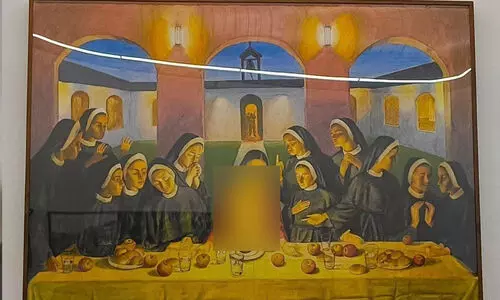 ക്രിസ്തുവിന്‍റെ അന്ത്യ അത്താഴം വികലമായി ചിത്രീകരിച്ചെന്ന്; കൊച്ചി ബിനാലെ ചിത്രം വിവാദത്തിൽ