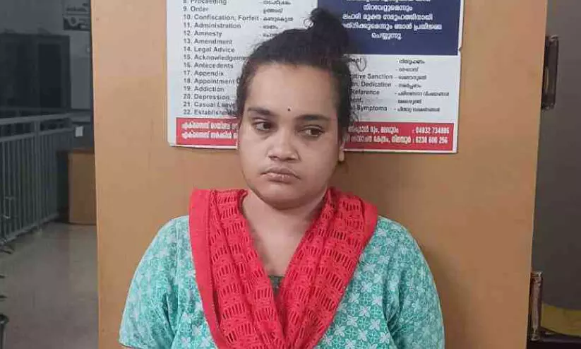 34 ലിറ്റര്‍ വിദേശ മദ്യവുമായി യുവതി പിടിയിൽ