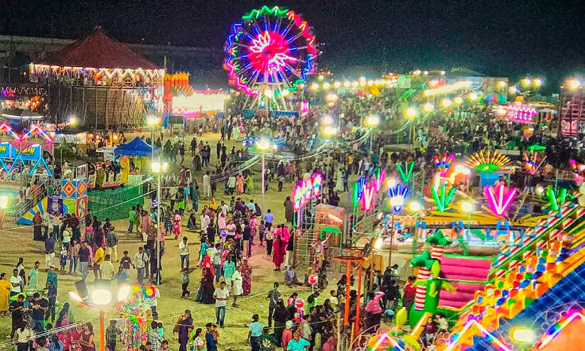 ആഘോഷരാവ്​; പുതുവർഷപ്പിറവി