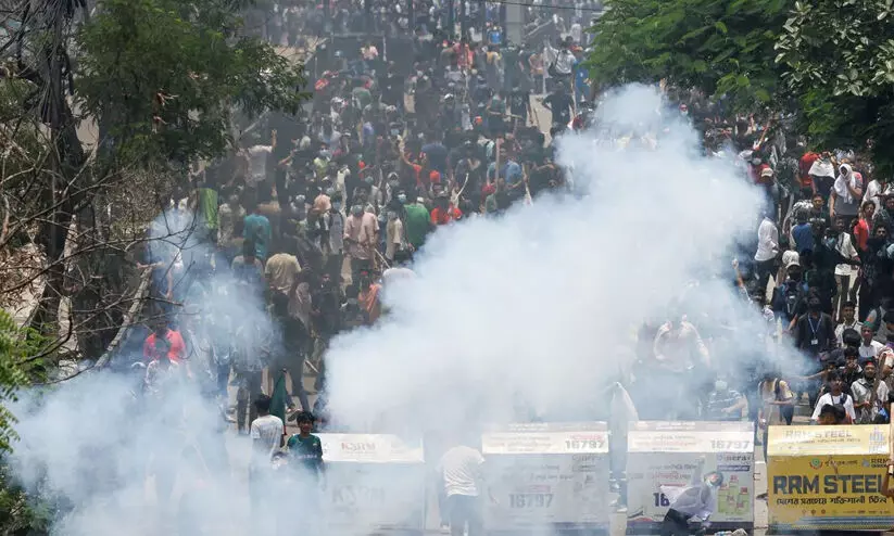 ബംഗ്ലാദേശിൽ ഹിന്ദു യുവാവിനെ തീകൊളുത്തി ആൾകൂട്ടം; കുളത്തിൽ ചാടി തലനാരിഴക്ക് രക്ഷപ്പെട്ടു