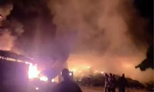 താമരശ്ശേരിയിൽ മാലിന്യ സംസ്കരണ പ്ലാന്റിൽ തീപിടിത്തം; കെട്ടിടവും പിക്ക്അപ് വാനും കത്തി നശിച്ചു