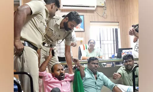 മ​ല​പ്പു​റ​ത്തോ​ട് വി​വേ​ച​നം; പ്ര​തി​ഷേ​ധം ശ​ക്തം