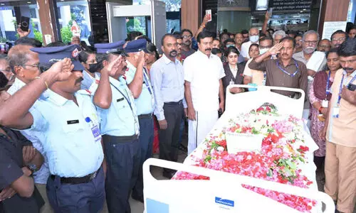 ആയിരങ്ങൾക്ക് ആശ്വാസമാകേണ്ട യുവഡോക്ടർ നിശ്ശബ്ദനായി മടങ്ങി ആയിരങ്ങൾക്ക് ആശ്വാസമാകേണ്ട യുവഡോക്ടർ നിശ്ശബ്ദനായി മടങ്ങി