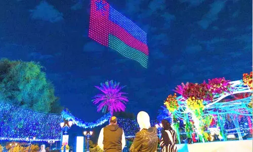 ആ​ഘോ​ഷ​ത്തി​ലേ​ക്ക് പു​തു​വ​ർ​ഷം