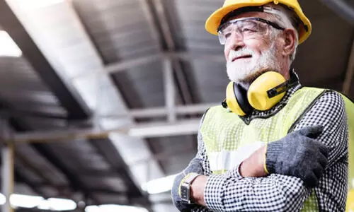 50 വ​യ​സ്സ് ക​ഴി​ഞ്ഞ സ​ർ​ക്കാ​ർ ജീ​വ​ന​ക്കാ​ർ​ക്ക് ജോ​ലി സ​മ​യം കു​റ​യും