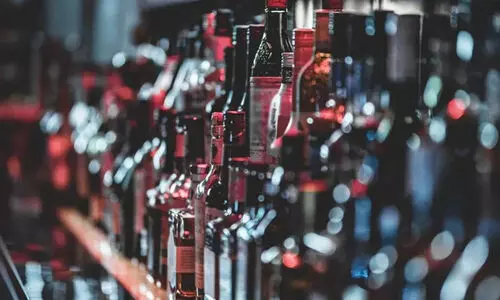 മദ്യത്തിന് പേരിടൽ: മത്സരവും പുതിയ മദ്യ ബ്രാൻഡും റദ്ദാക്കണമെന്നാവശ്യപ്പെട്ട് മുഖ്യമന്ത്രിക്ക്​ പരാതി