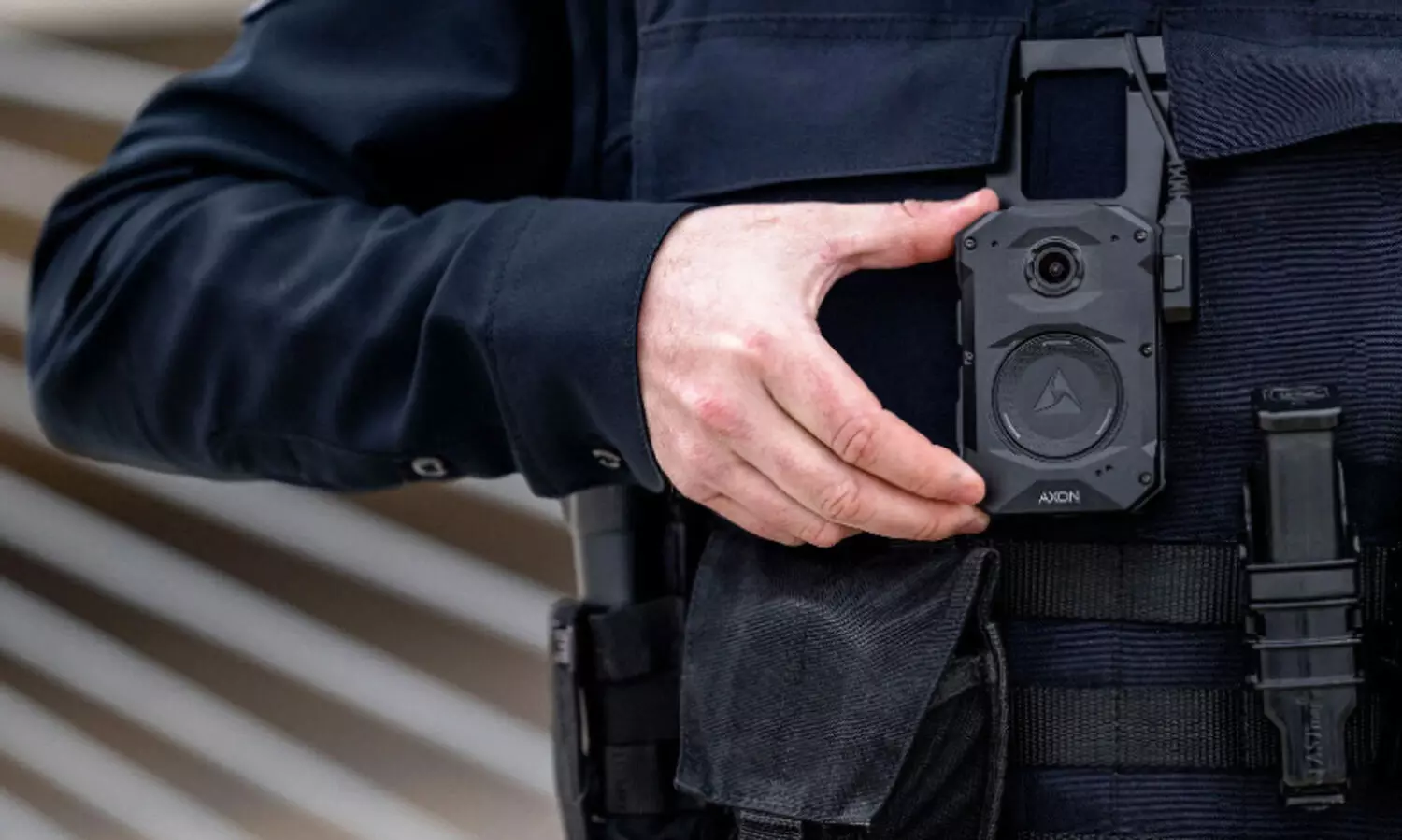 വിമാനത്താവളങ്ങളിലെ പരിശോധന കസ്റ്റംസ് ഉദ്യോഗസ്ഥർക്ക് കാമറ നിർബന്ധമാക്കി