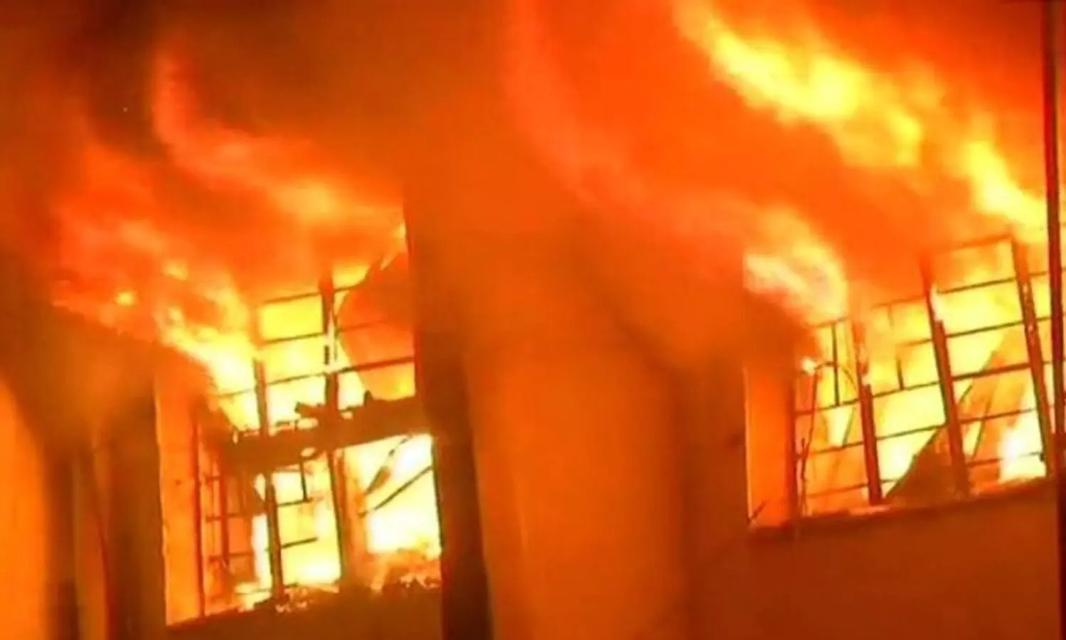 പൂക്കോട്ടൂരിൽ ചെരിപ്പുകമ്പനിയിൽ വൻ തീപിടിത്തം