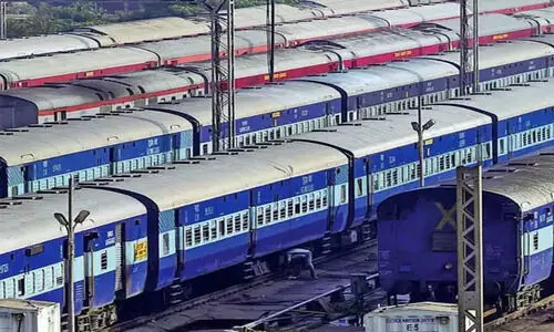 സീസൺ ടിക്കറ്റ് ഇനി മുതൽ യു.ടി.എസ് ആപ്പിൽ ലഭിക്കില്ല; പകരം റെയിൽ വൺ ആപ്പ് ഉപയോഗിക്കാൻ റെയിൽവേ നിർദ്ദേശം