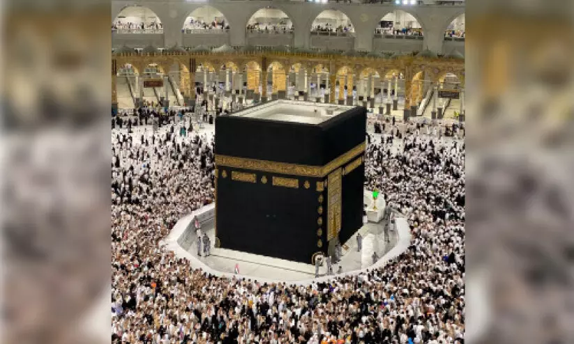 ‘ഹറമിനുള്ളിൽ ഫോട്ടോയെടുക്കുന്നവർ മര്യാദകൾ പാലിക്കണം’ ‘ഹറമിനുള്ളിൽ ഫോട്ടോയെടുക്കുന്നവർ മര്യാദകൾ പാലിക്കണം’