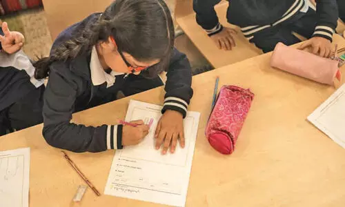 വെള്ളിയാഴ്ചകളിൽ സ്കൂൾ സമയത്തിൽ മാറ്റം; ജുമുഅ സമയം മാറ്റിയ പശ്ചാത്തലത്തിലാണ് നടപടി വെള്ളിയാഴ്ചകളിൽ സ്കൂൾ സമയത്തിൽ മാറ്റം; ജുമുഅ സമയം മാറ്റിയ പശ്ചാത്തലത്തിലാണ് നടപടി