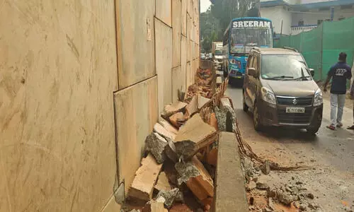 ദേശീയപാത; കോൺക്രീറ്റ് ബ്ലോക്കുകൾ തകർന്നു വീണു