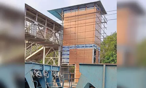 കു​മ്പ​ള റെ​യി​ൽ​വേ സ്റ്റേ​ഷ​നി​ൽ ലി​ഫ്റ്റ് നി​ർ​മാ​ണം പു​രോ​ഗ​മി​ക്കു​ന്നു