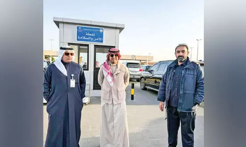 തു​റ​മു​ഖ​ങ്ങ​ളു​ടെ പ്ര​വ​ർ​ത്ത​ന കാ​ര്യ​ക്ഷ​മ​ത; നു​വൈ​സീ​ബ് അ​തി​ര്‍ത്തി​യി​ല്‍ ഉ​ന്ന​ത ഉ​ദ്യോ​ഗ​സ്ഥ​രു​ടെ പ​രി​ശോ​ധ​ന