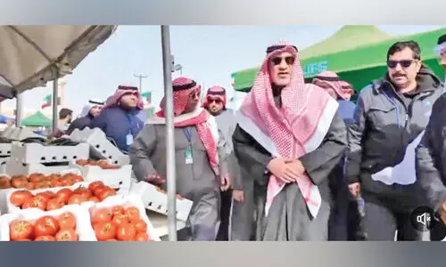 അ​ബ്ദ​ലി​യി​ലെ കാ​ർ​ഷി​ക ഇ​ട​ങ്ങ​ൾ സ​ന്ദ​ർ​ശി​ച്ച് ആ​ഭ്യ​ന്ത​ര മ​ന്ത്രി