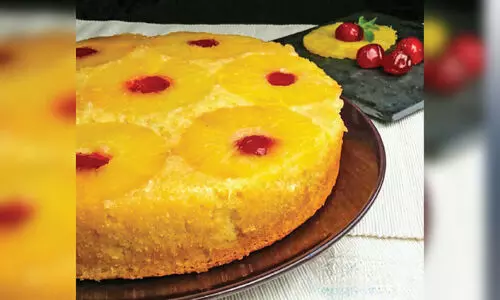 അ​പ് സൈ​ഡ് ഡൗ​ൺ പൈ​നാ​പ്പി​ൾ കേ​ക്ക്