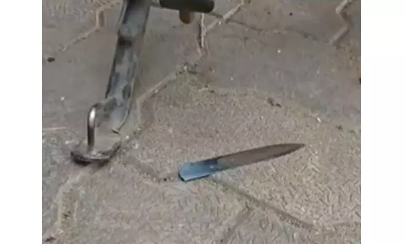 രണ്ട് ഓട്ടോ ഡ്രൈവർമാർക്ക് കുത്തേറ്റു; നെഞ്ചിലടക്കം പരിക്ക് രണ്ട് ഓട്ടോ ഡ്രൈവർമാർക്ക് കുത്തേറ്റു; നെഞ്ചിലടക്കം പരിക്ക്